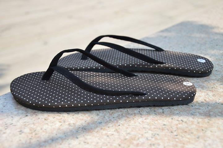 Produktbild Hermex Women Sexy Flip Flop Sandalen Sandaletten Flipflop Schwarz gepunktet Weiss / Grösse 38 (38)