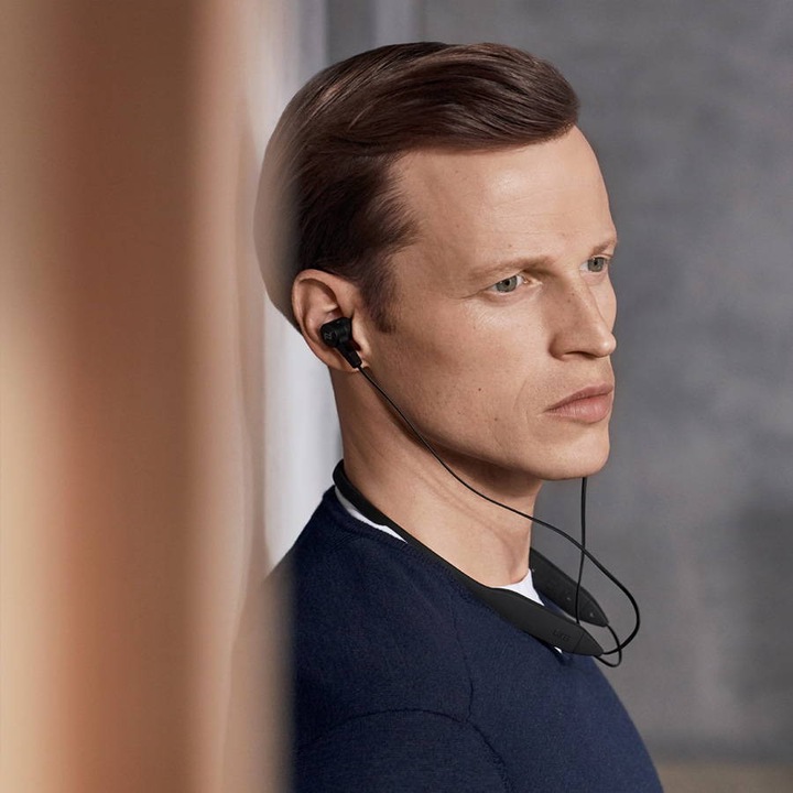 Actual product image KEF Motion One Porsche Design (10 h, Wireless)