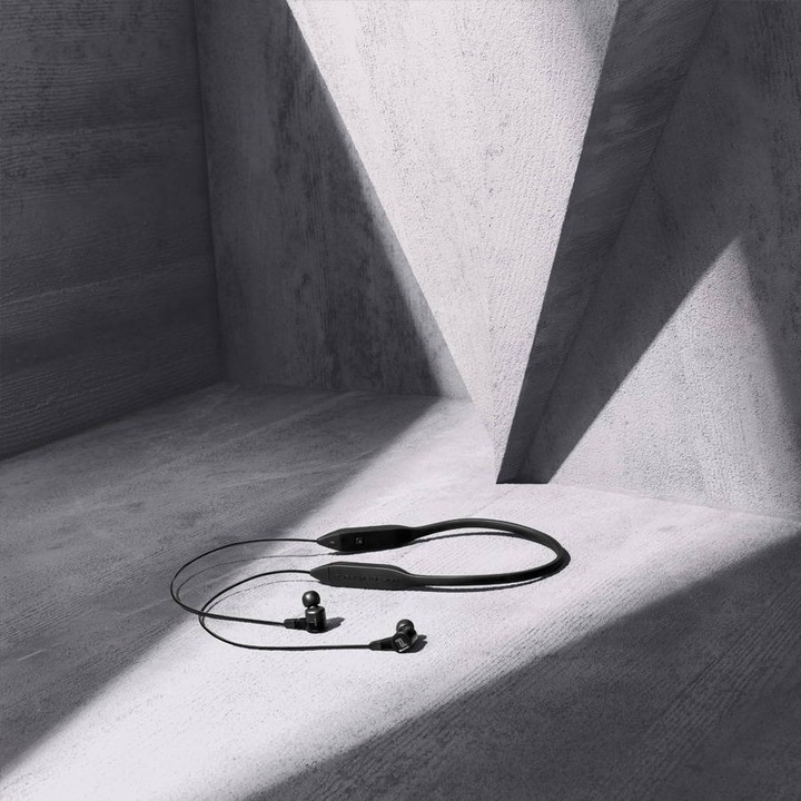 Actual product image KEF Motion One Porsche Design (10 h, Wireless)