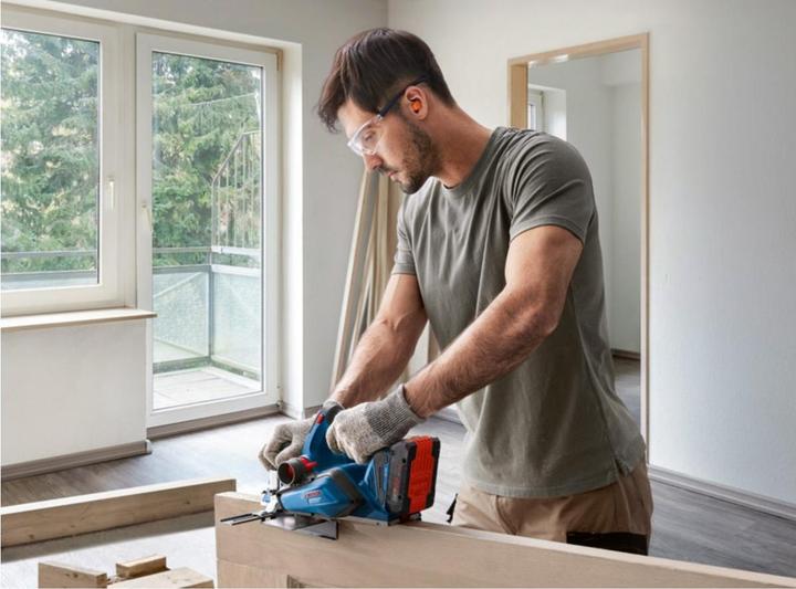 Actual product image Bosch Professional Cordless planer GHO 18V-26, in box