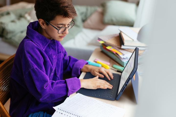 Produktbild Logitech Rugged Combo 3 Touch (Apple iPad 2019 (7. Gen), Apple iPad 2020 (8. Gen), Apple iPad 2021 (9. Gen))