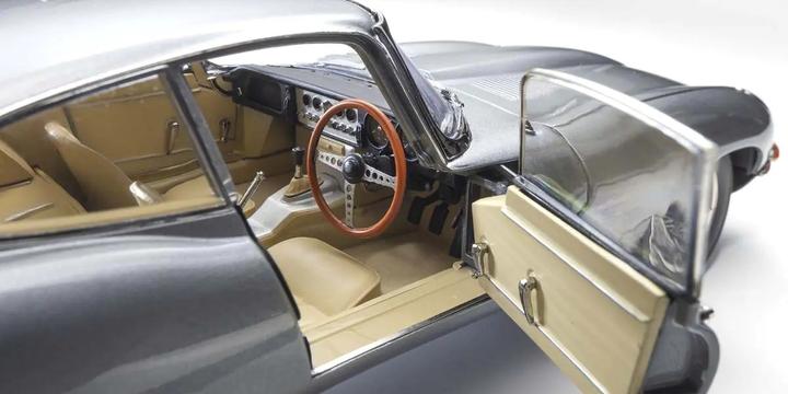 Produktbild Kyosho Sportwagen Jaguar E-Type 3.8 l Coupe MK1, Gun Metal 1:18