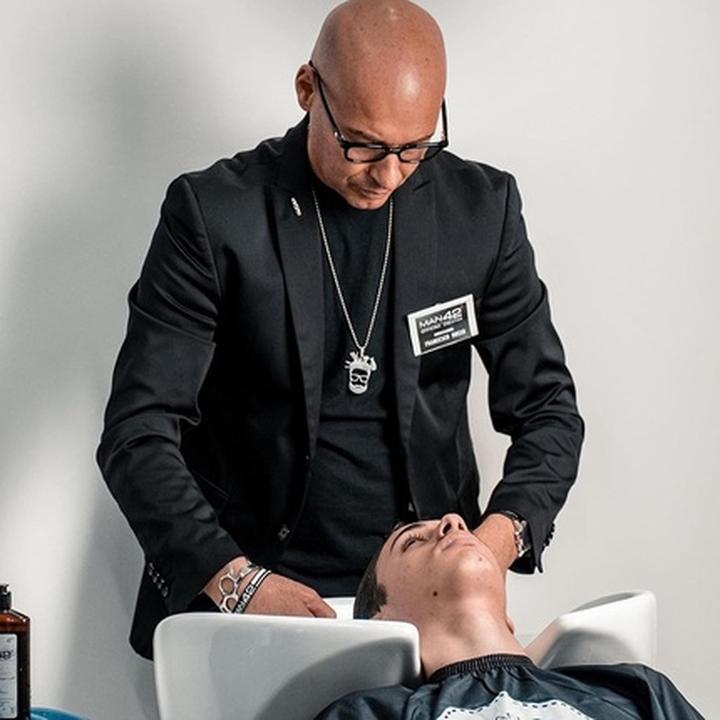 Immagine prodotto Man 42 Shampoo anticaduta per cute debole e capelli fragili con mentolo e moringa 250ml (250 ml, Shampoo liquido)