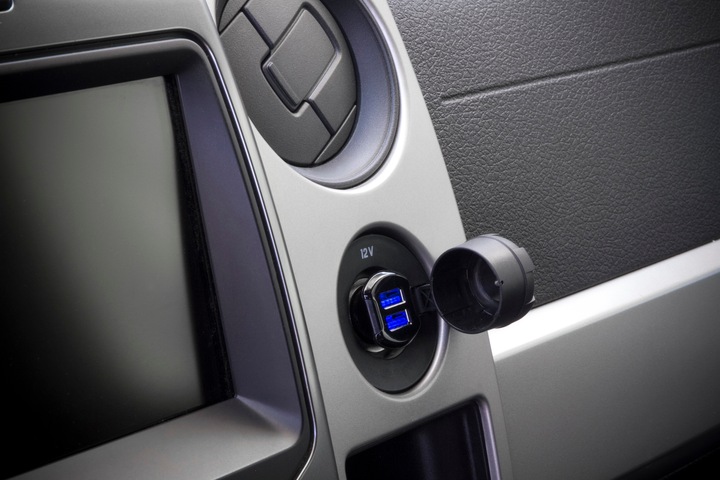 Produktbild Scosche reVOLT 12W + 12W Dual USB Auto Ladegerät, iPad