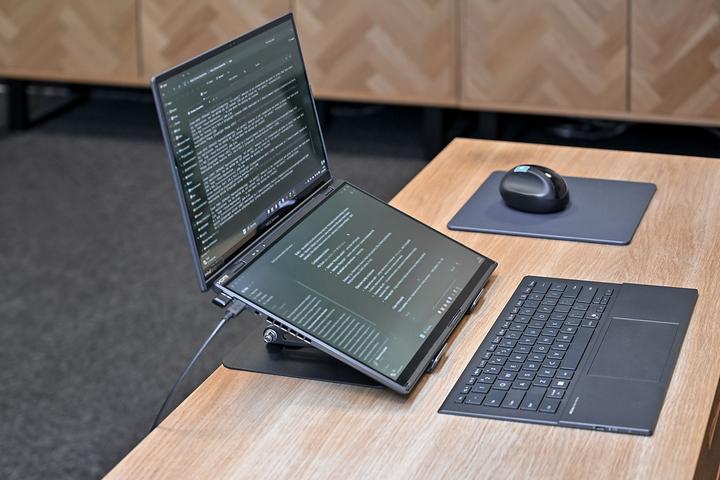 Produktbild Media-Tech Verstellbarer drehbarer ergonomischer Laptopständer 10–17” LAPTOP STAND ROTO MT2662