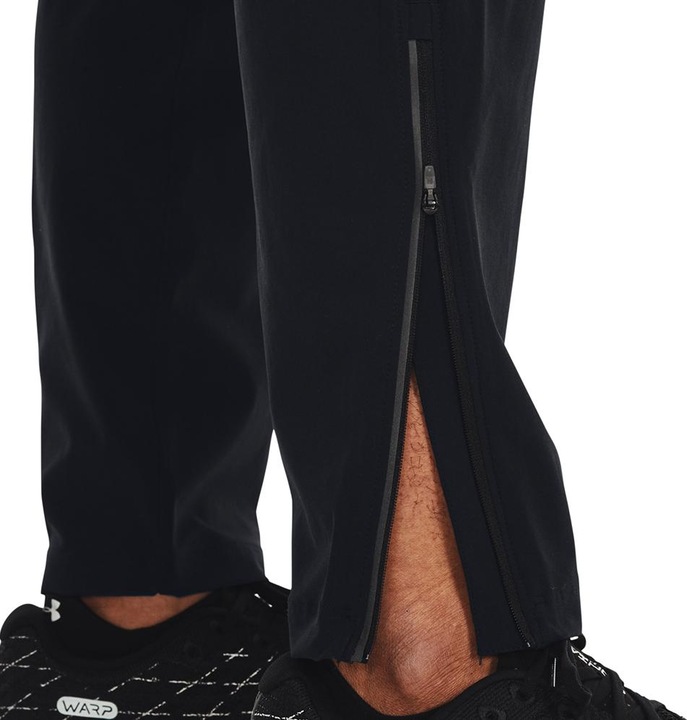 Actual product image Under Armour Outrun The Storm tracksuit bottoms (L)