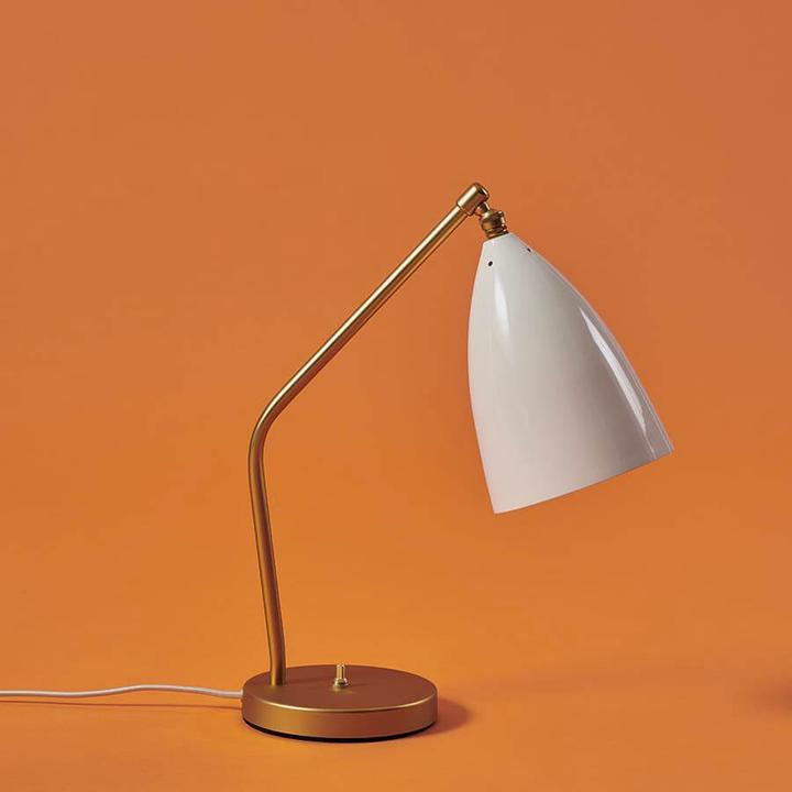 Actual product image Gubi Gräshoppa table lamp Glossy Alabaster White/Brass (E14)