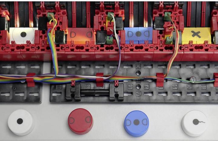 Actual product image Fischertechnik Quality assurance with AI simulation model Finished device 9 V