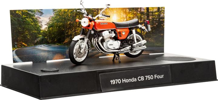 Actual product image Franzis Publisher Honda CB 750 67215 kit from 14 years box