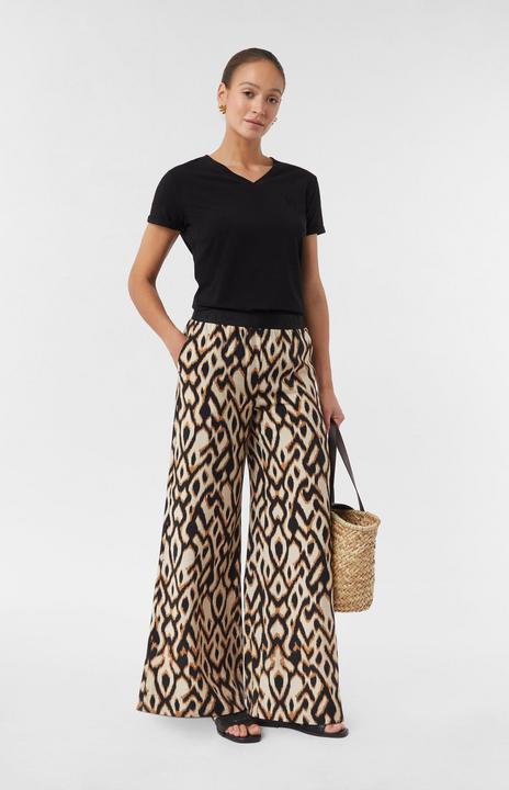 Image du produit Comma T-Shirt Jersey-T-Shirt mit Stickerei und V-Ausschnitt (34)