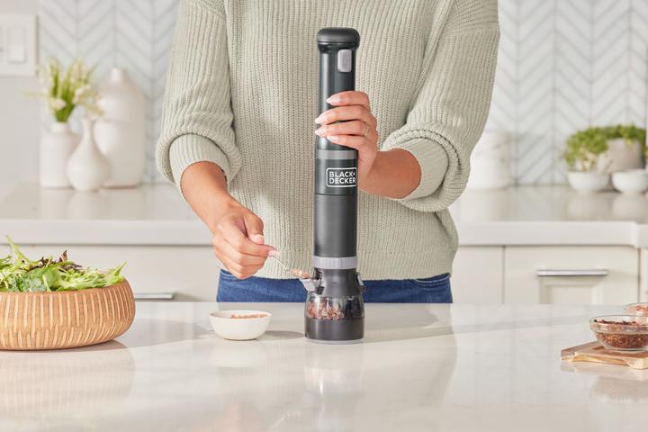 Actual product image Black & Decker Hand Blender Kitchen Wand Black, 2-piece