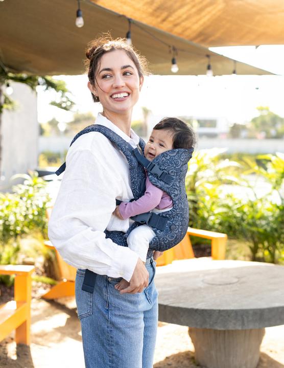 Immagine prodotto Infantino Flip Advanced 4-in-1 Babytrage "Navy Floral" – Ergonomische Babytrage mit 4 Tragepositionen