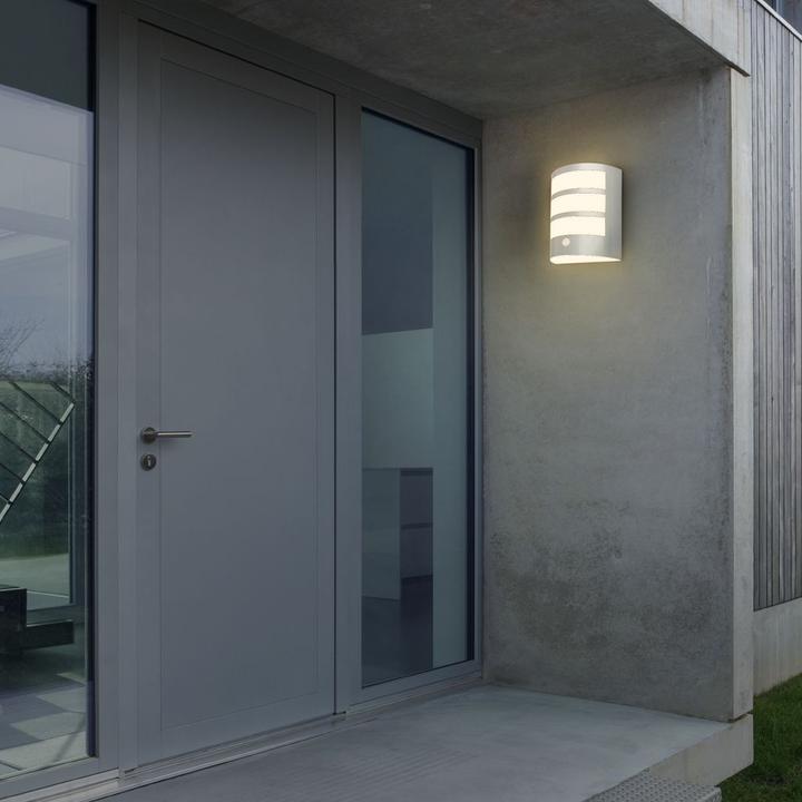 Produktbild Briloner Akku Aussenwandleuchte mit Sensor chrom-matt (700 lm, IP44)