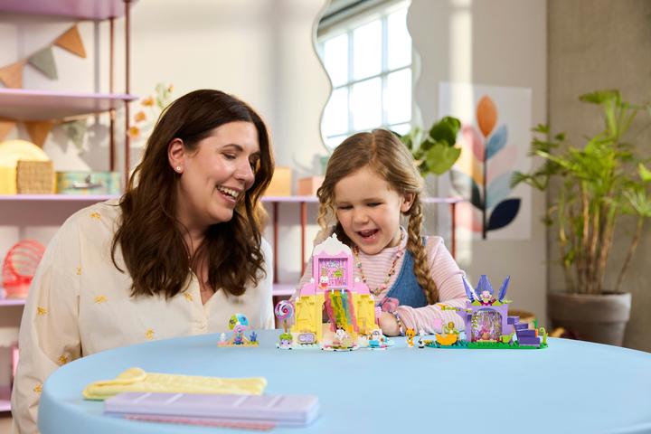 Actual product image LEGO Sugar icing mountains and kitten garden (11205, LEGO Gabby's Dollhouse)