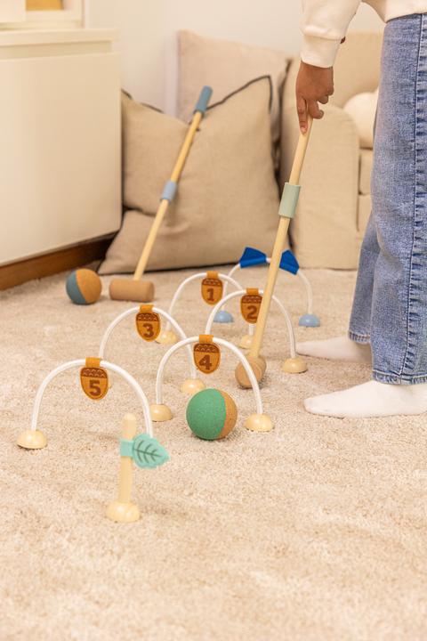 Produktbild Korko Mini Mallets ist unser einzigartiges Krocket-Set, das sorgfältig aus Kork, Holz, weichem Filz und le