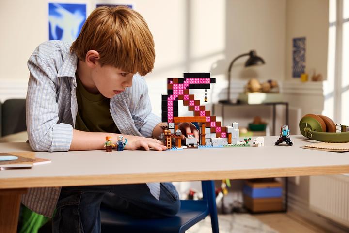 Produktbild LEGO Die Spitzhackenmine (LEGO Minecraft)
