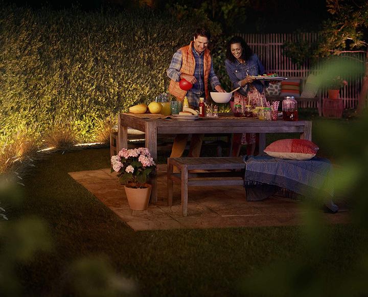 Produktbild Philips White and Color Ambiance (RGBW, 500 cm, Outdoor)
