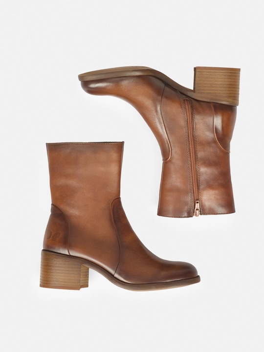Produktbild Felmini MIRA D948: Schlichte, aber elegante Stiefel mit niedrigem Absatz aus cognacfarbenem Leder, mit einem (37)