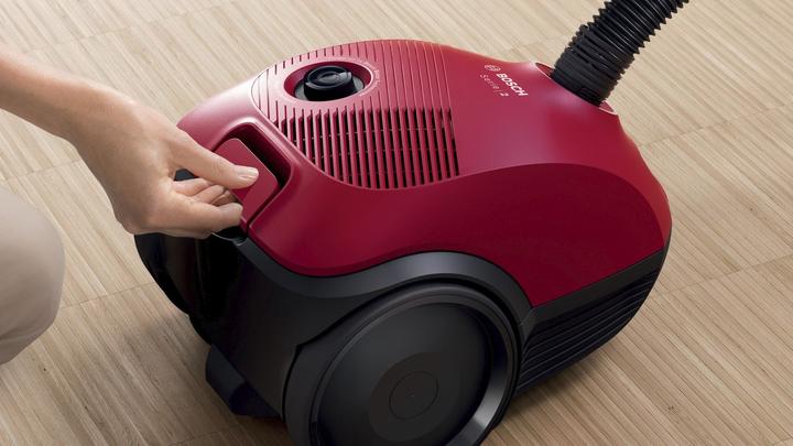 Produktbild Bosch Hausgeräte BSHG CP Bodenstaubsauger 600W 80dB 8m 3.5L Hygienef. rot