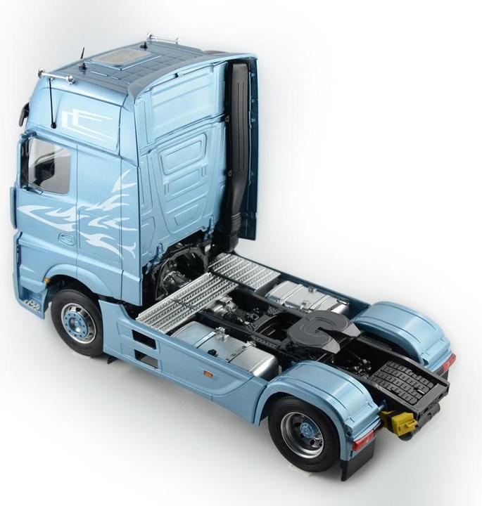 Actual product image Italeri Mercedes Benz Actros Giga Space