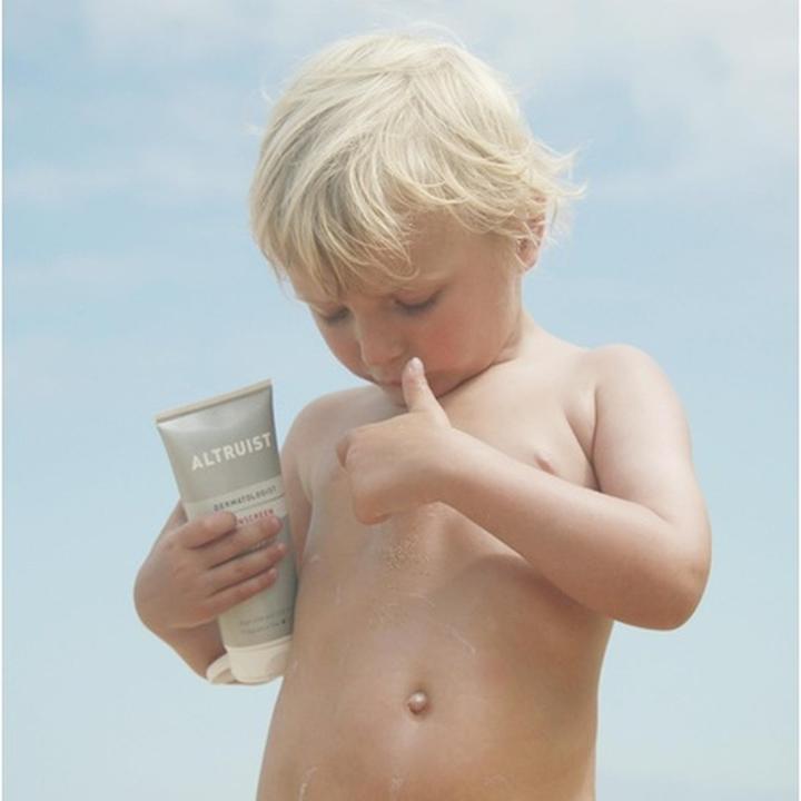 Actual product image Altruist Moisturising Fluid with 0.5% Hyaluronic Acid