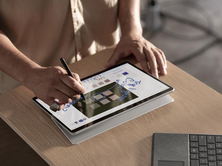 Produktbild Microsoft Surface Pro X (13", Microsoft SQ1, 128 GB, 128 GB)