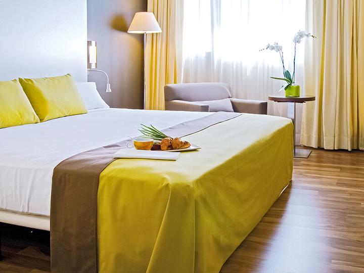 Produktbild Smartbox Erholsamer Kurzurlaub in Spanien: 2 Tage in 3* und 4* Hotels mit Frühstück und Wellnesspause (2 Pers.)