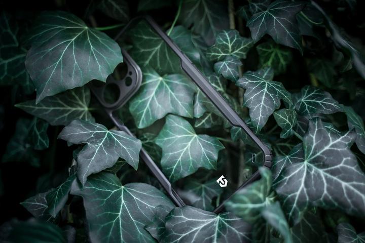 Actual product image Tactical Quantum Stealth Cover for Apple iPhone 15 Pro Clear/Black (Apple iPhone 15 Pro)