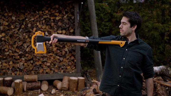 Actual product image Fiskars Splitting Axe