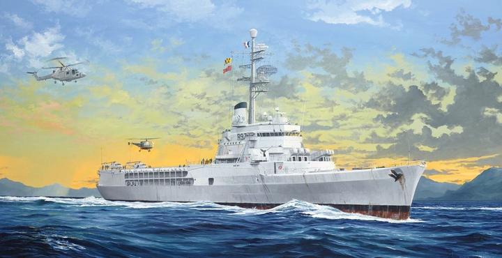 Actual product image Trumpeter French Navy Helicopter Cruiser Jeanne d'Arc 2008