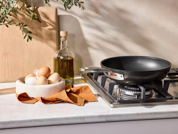 Produktbild Le Creuset Aluminium Antihaft Schmorpfanne 26 cm (26 cm, Aluminiumguss)