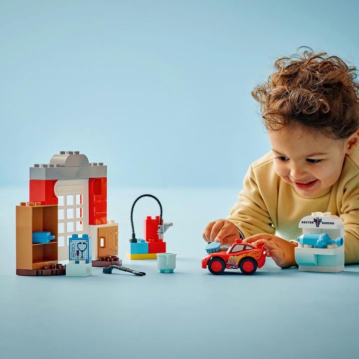 Image du produit LEGO McQueens Besuch in Docs Werkstatt (10456)