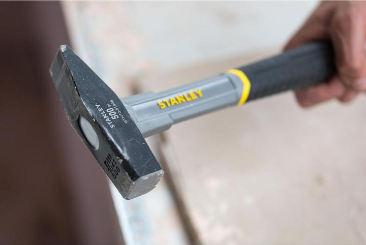 Actual product image Black & Decker fitter's hammer (764 g)