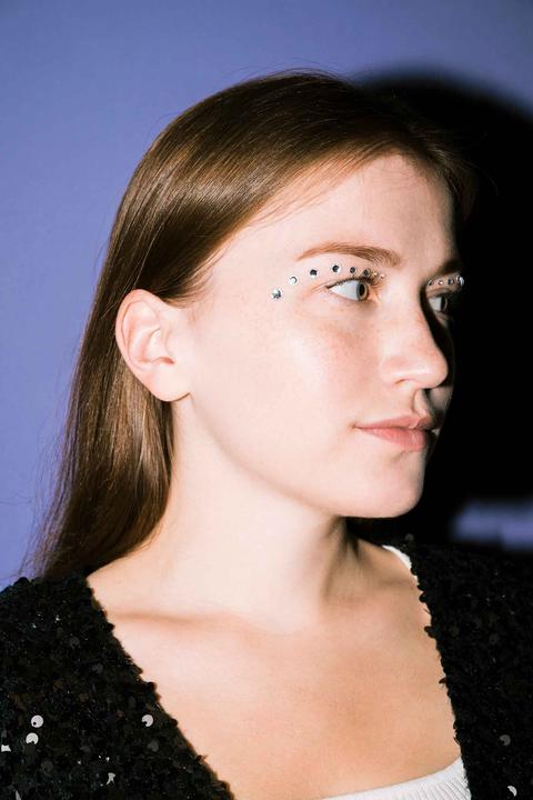 Produktbild Noya Selbstklebende Strasssteine für Gesicht & Körper – Silber (220 Stück, Festival Deko)