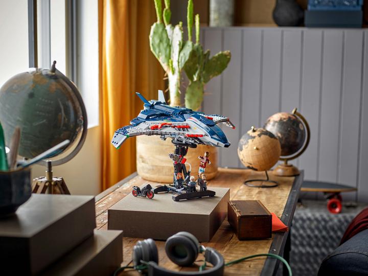 Actual product image LEGO Avengers: Age of Ultron Quinjet (76325, LEGO Marvel)