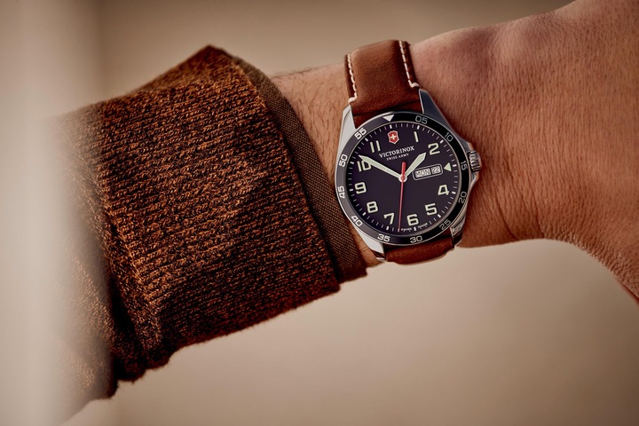 Produktbild Victorinox FieldForce (Analoguhr, Swiss Made, 42 mm)