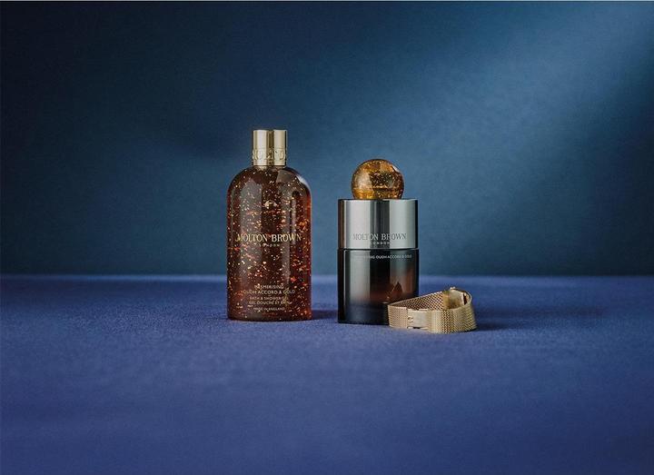 Produktbild Molton Brown Mesmerising Oudh Accord & Gold (300 ml)