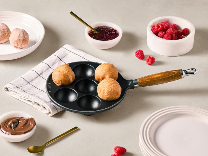 Immagine prodotto Le Creuset Teglia per cupcake con manico in legno (20 cm, Ghisa, Smalto)