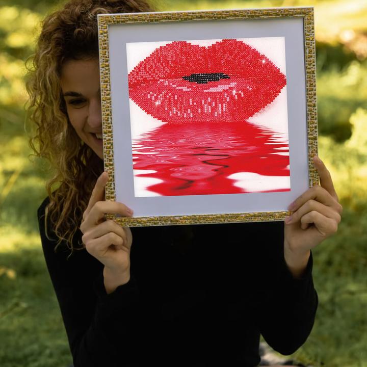 Actual product image Diamond Dotz Hot Lips