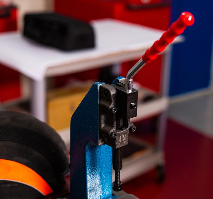 Image du produit RS PRO Presse manuelle à genouillère