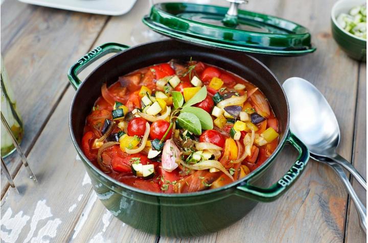 Actual product image Staub Cocotte (24 cm, Casserole + Stewpot, Cast iron)