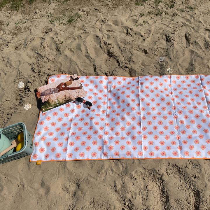 Actual product image Swim Essentials Badetuch Flower Hearts (135 x 65 cm)