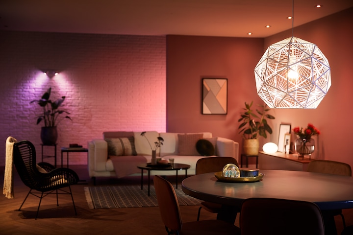 Immagine prodotto Philips Hue Tonalità Bianco & Colore BT (E14, 5.30 W, 470 lm, 1 x, G)