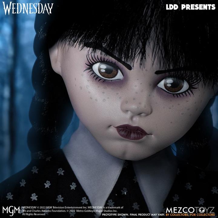 Actual product image Mezco Toys AF Netflix - Wednesday : Wednesday Addams (Mercoledi) 25cm