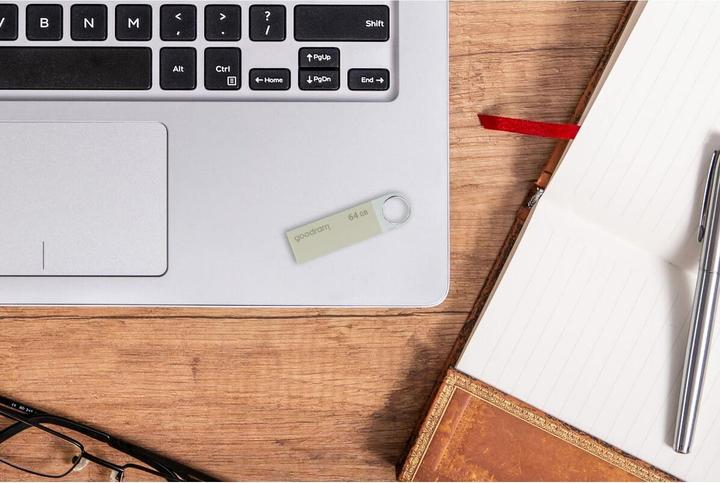 Actual product image Goodram 32GB USB 2.0 - 32 GB - USB Type-A - 2.0 - 20 MB/s - Rotating ring - Black - Silver (32 GB, USB-A)