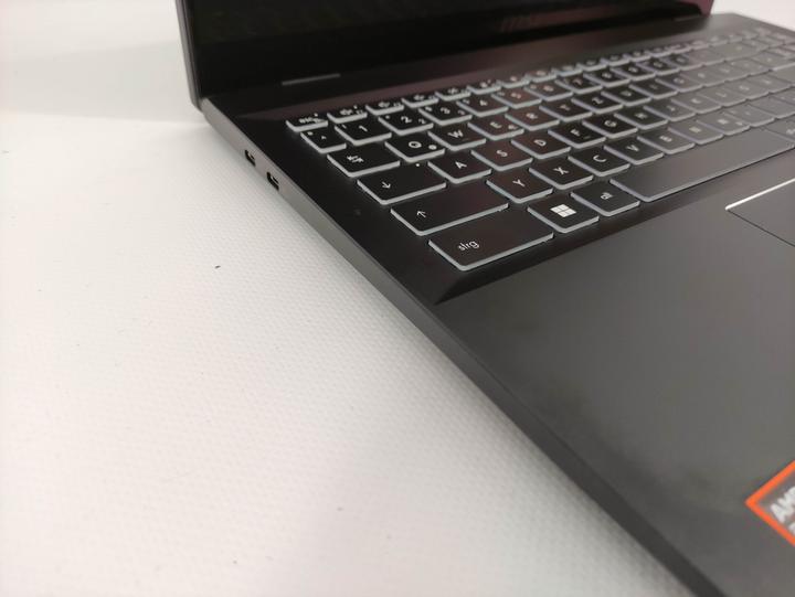 Produktbild MSI Summit A16 AI+ A3HMTG-035 R9 32 W11H (16", 1000 GB, 32 GB, DE, AMD Ryzen AI 9 365)