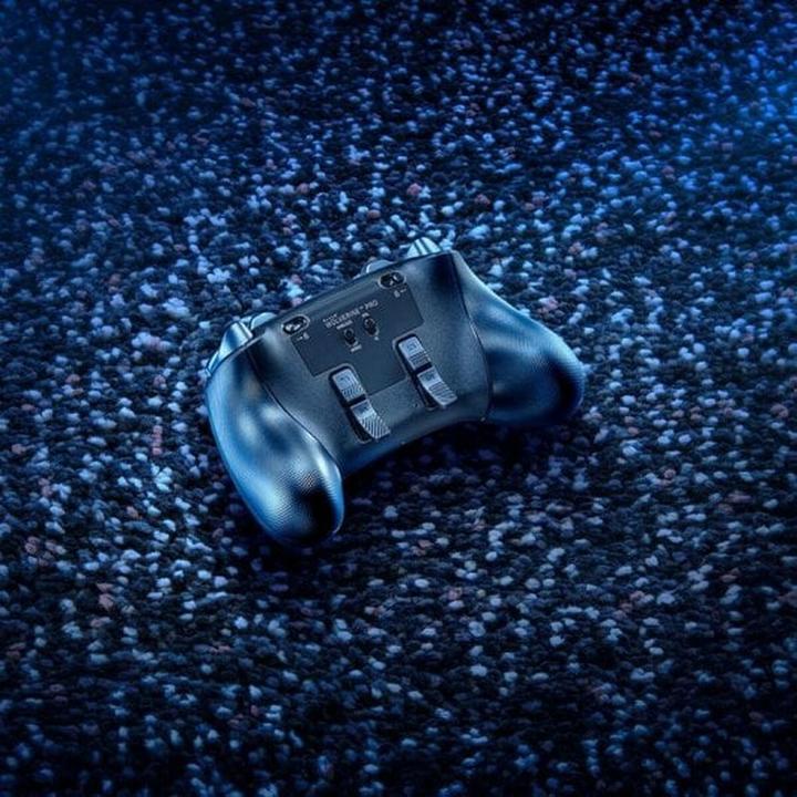 Actual product image Razer Wolverine V2 Pro (PS5, PC)