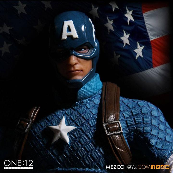 Actual product image Mezco Toys Marvel Universe: 1/12 Captain America