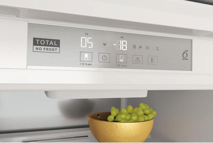 Actual product image Whirlpool WHC18 T574 P koel-vriescombinatie Ingebouwd 250 l C Wit (250 l)