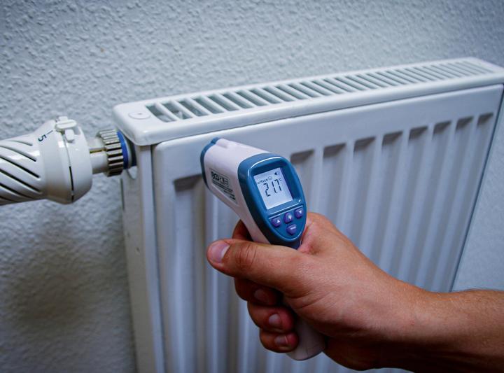 Produktbild BGS Stirn-Fieber-Thermometer kontaktlos, Infrarot für Personen + Objekt-Messung 0 - 100° (Stirn, Berührungslos)